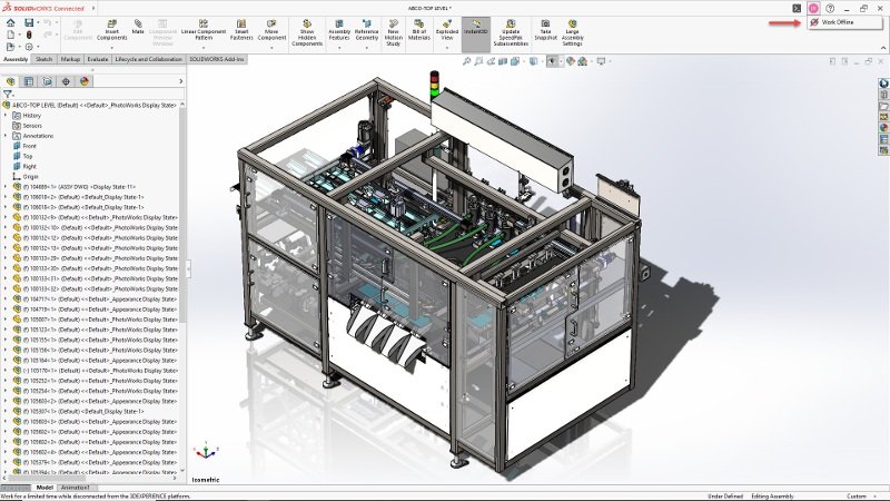 A imagem apresenta uma peça sendo produzida dentro do ambiente do software SOLIDWORKS CAD 3D.